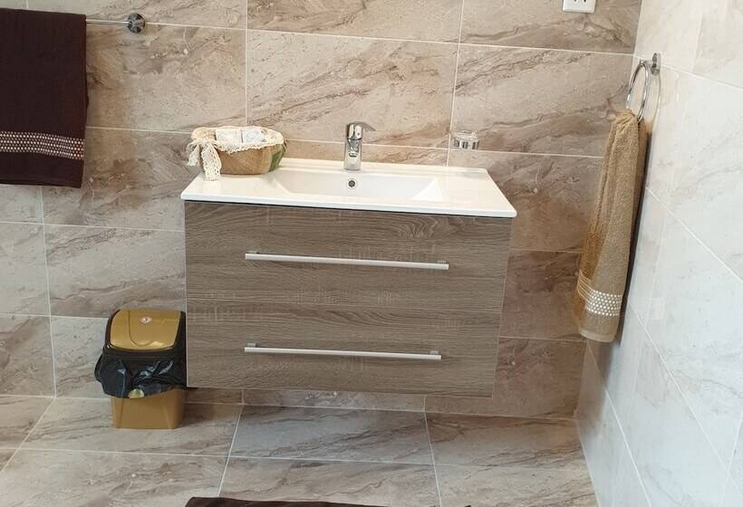 اتاق خانوادگی با سرویس بهداشتی مشترک, Ta  Rosalba B&b