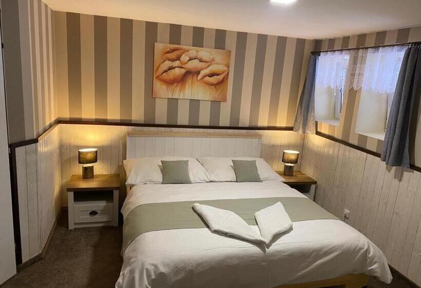 اتاق استاندارد سه نفره, Penzion Zákoutí