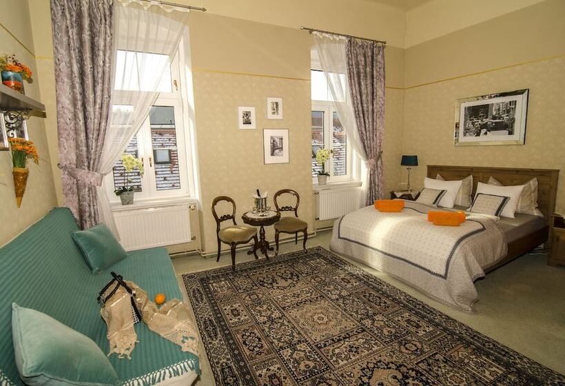 اتاق خانوادگی, Family Boutique Hotel Trubarjev