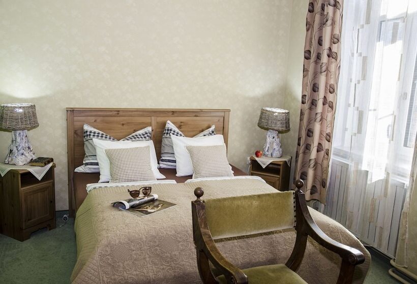 اتاق خانوادگی, Family Boutique Hotel Trubarjev