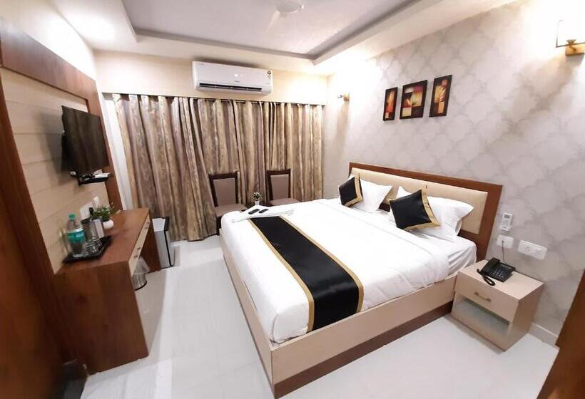 Camera Premium, Liza Regency