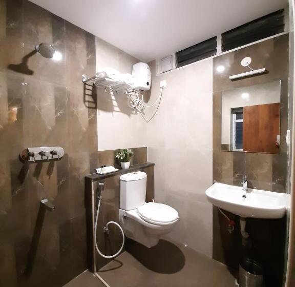 Camera Deluxe, Liza Regency