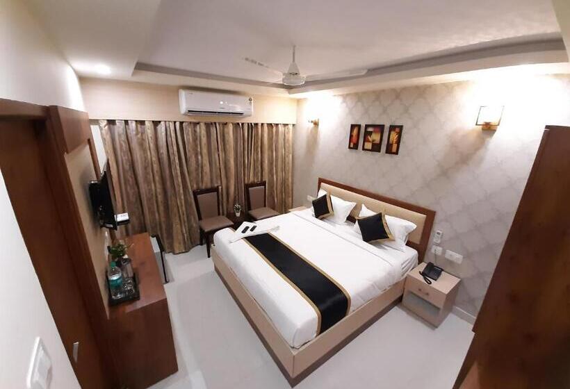 Camera Deluxe, Liza Regency