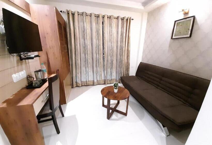 Camera Tripla Deluxe, Liza Regency