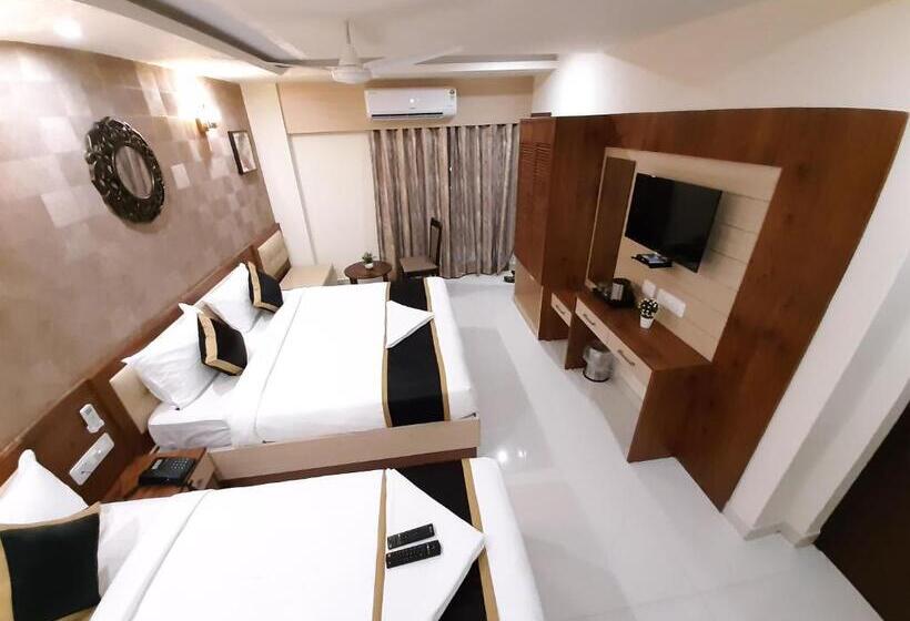 Camera Tripla Deluxe, Liza Regency