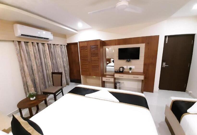 Camera Tripla Deluxe, Liza Regency