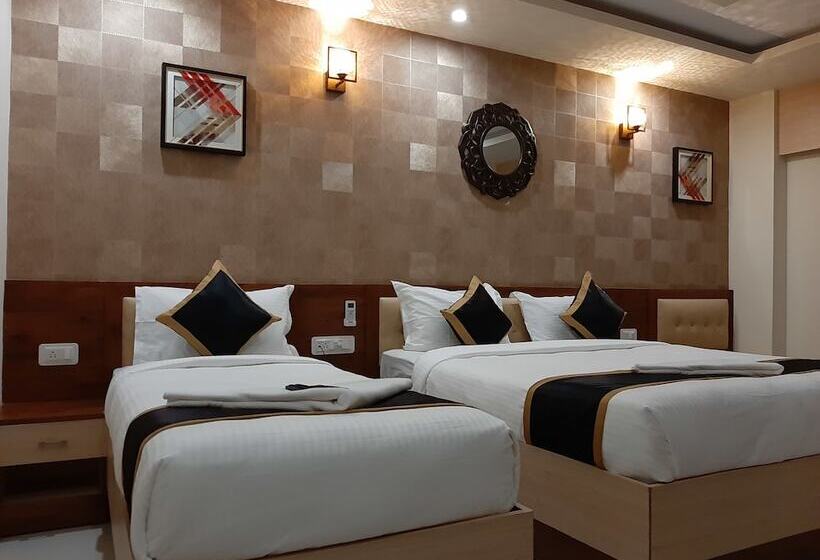 Camera Tripla Deluxe, Liza Regency