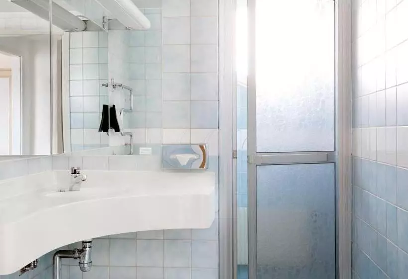اتاق استاندارد یک نفره, Comfort Hotel Arctic
