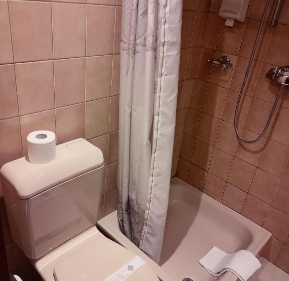 חדר בסיסי לשלושה, Hôtel Des Trois Rois