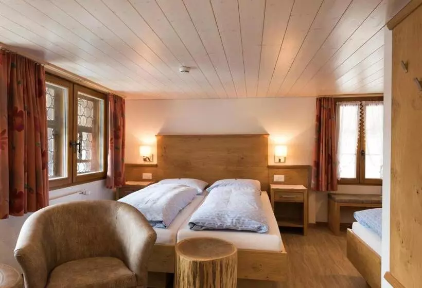 Standard Triple Room, Restaurant Hirschen