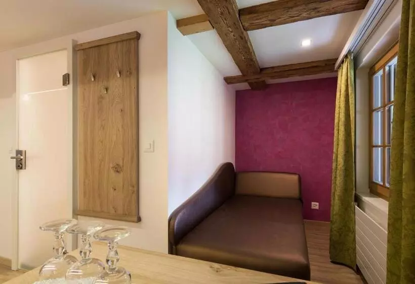 Standard Triple Room, Restaurant Hirschen