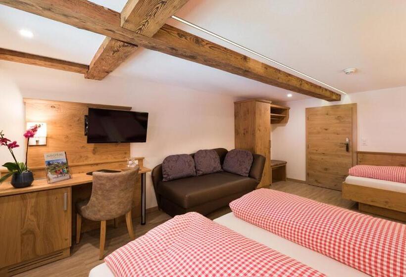 Standard Triple Room, Restaurant Hirschen