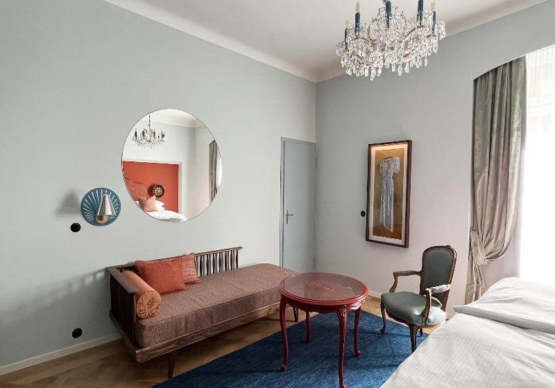 اتاق سوپریور, Europe