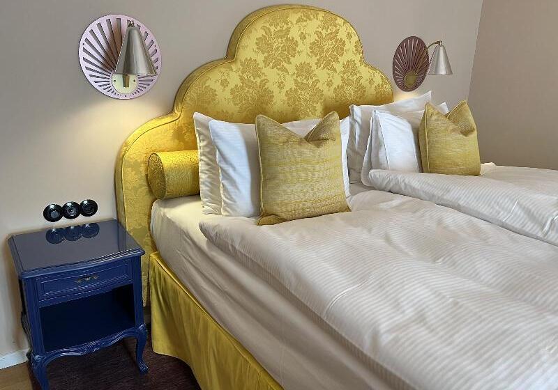 اتاق سوپریور, Europe