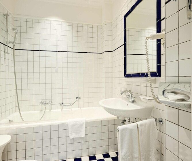 اتاق سوپریور, Europe