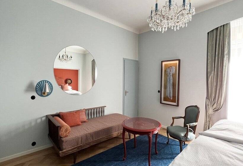 اتاق سوپریور, Europe