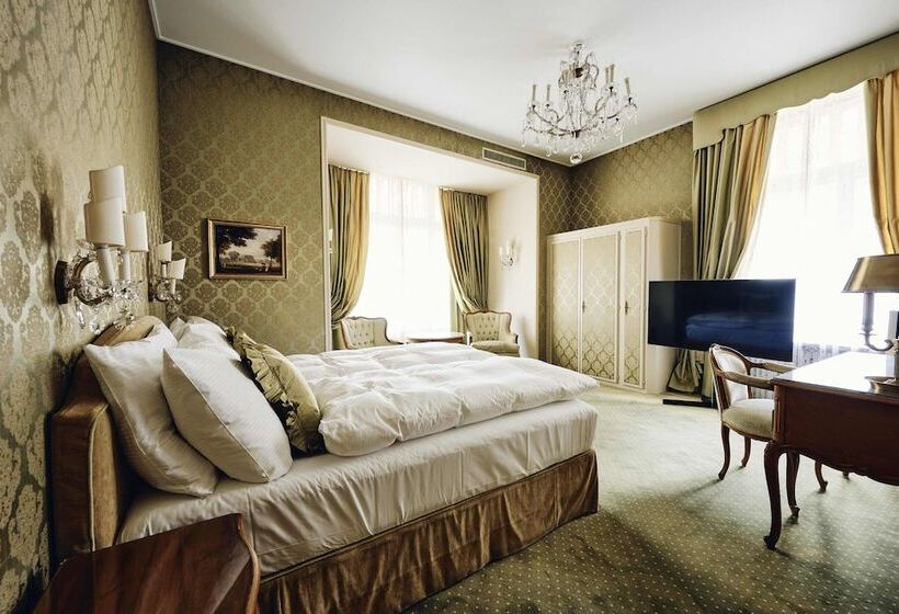 سوییت جونیور, Europe