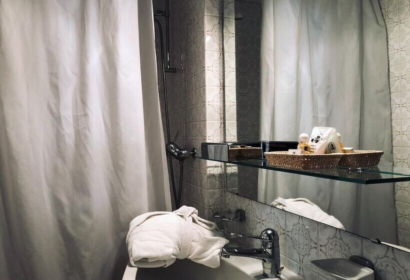 חדר סופריור עם נוף להרים, Regina Terme