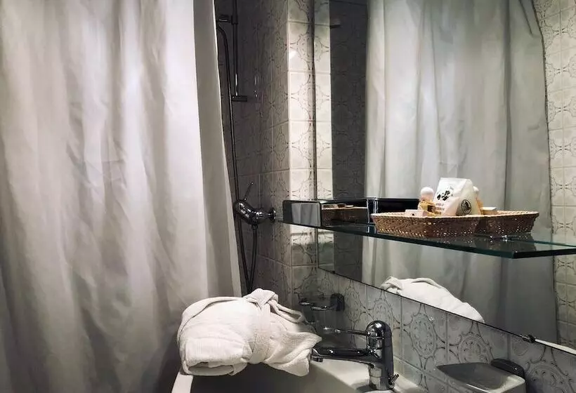 سوئیت خانواده 2 خوابه, Regina Terme