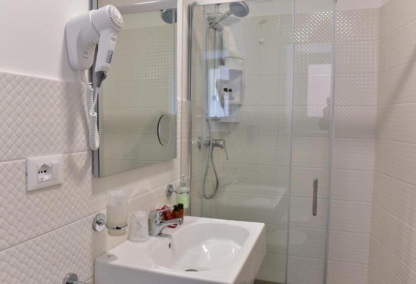 اتاق اکونومی, Palazzo Degli Affreschi