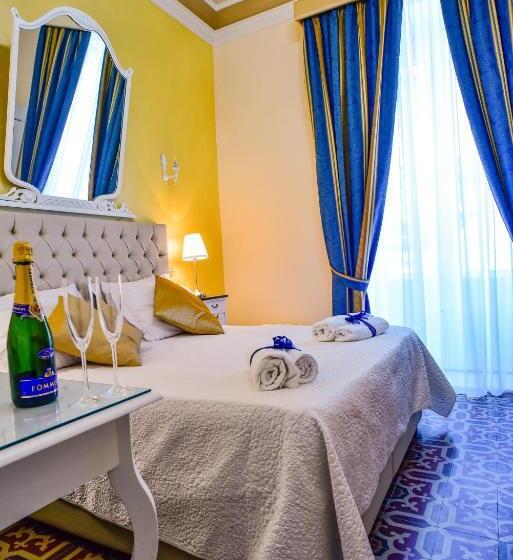 اتاق اکونومی, Palazzo Degli Affreschi