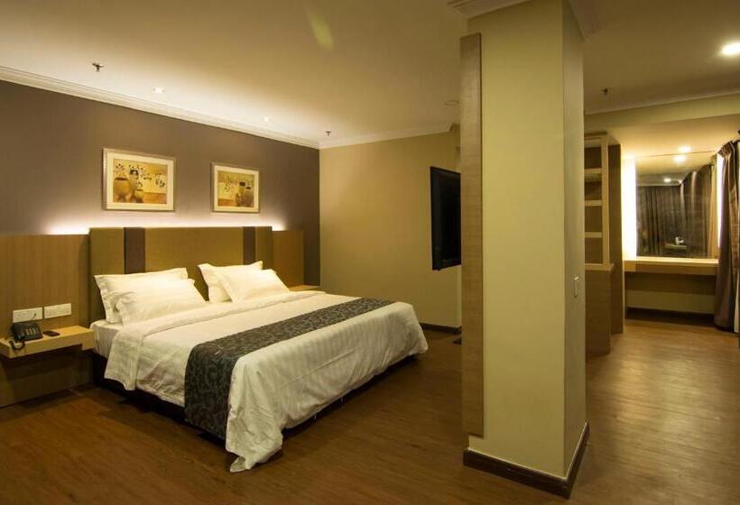 غرفة ديلوكس, Anika