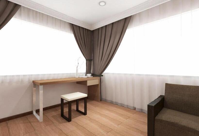 غرفة ديلوكس, Anika