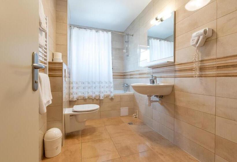 Апартаменты 2 Спальни с Балконом, Apartments Amigos