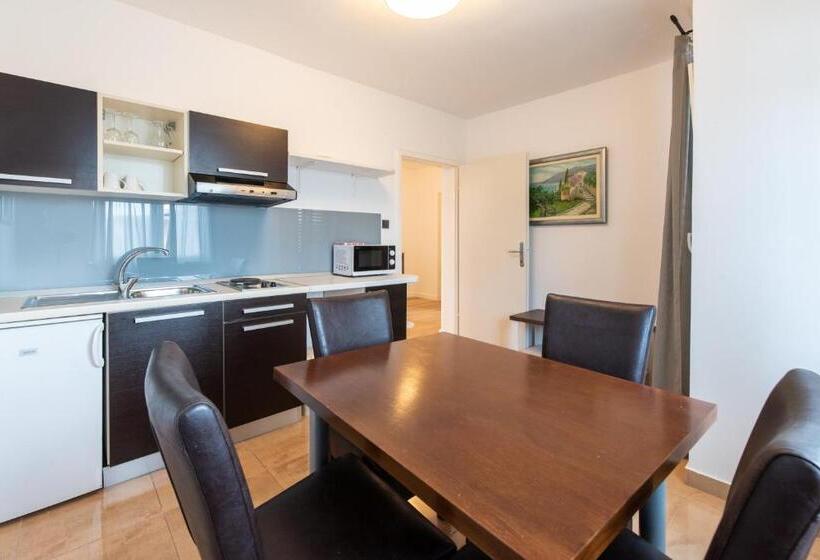 Апартаменты 2 Спальни с Балконом, Apartments Amigos