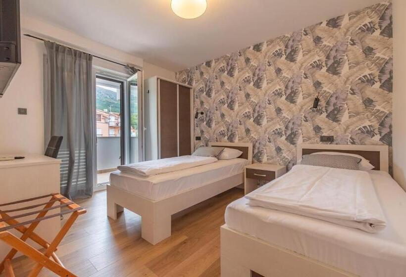 Апартаменты 2 Спальни с Балконом, Apartments Amigos