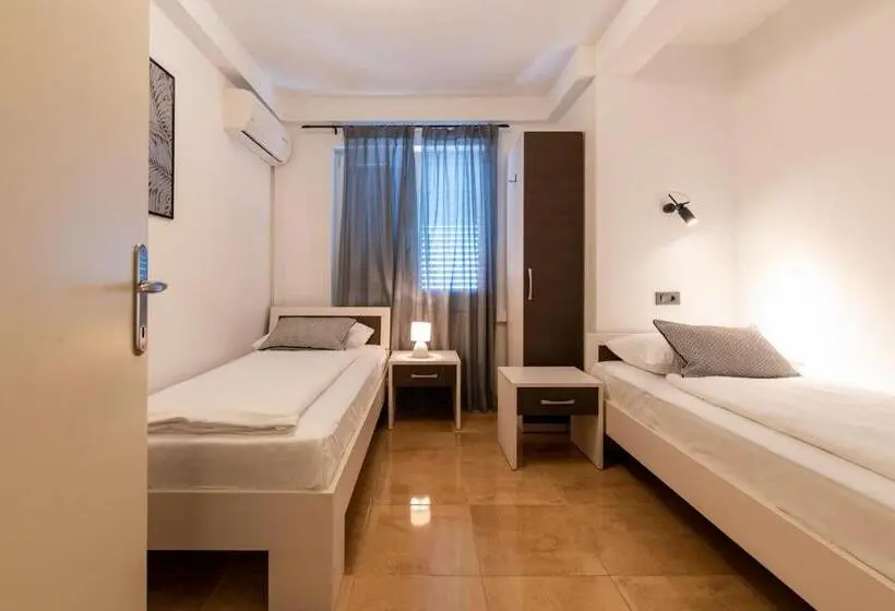Huoneisto 2 Makuuhuonetta Merinäkymä, Apartments Amigos