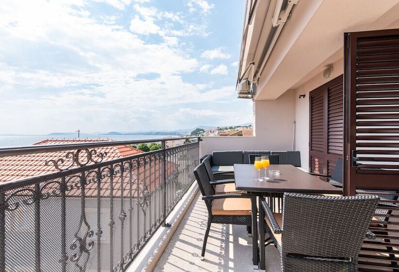 Апартаменты 2 Спальни Вид на Море, Apartments Amigos