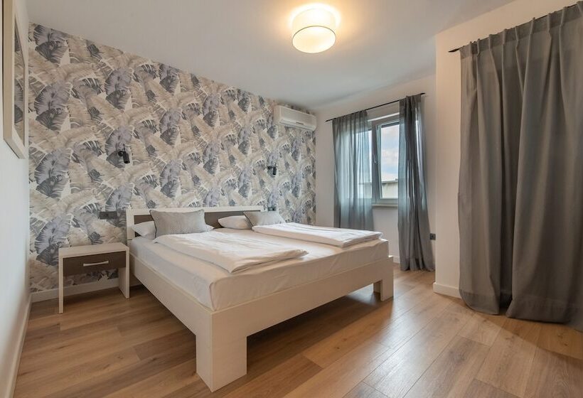 Апартаменты 2 Спальни с Балконом, Apartments Amigos