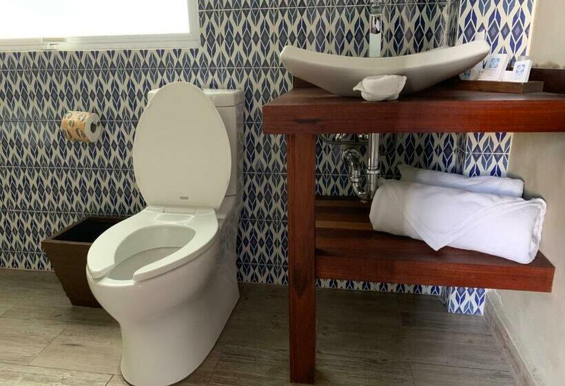 Deluxe Suite King Bed, Diana