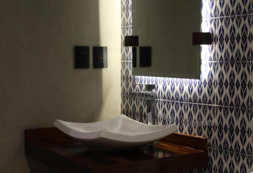 اتاق لوکس با تخت بزرگ, Diana