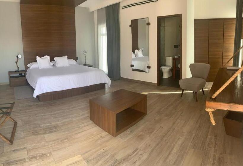اتاق لوکس با تخت بزرگ, Diana