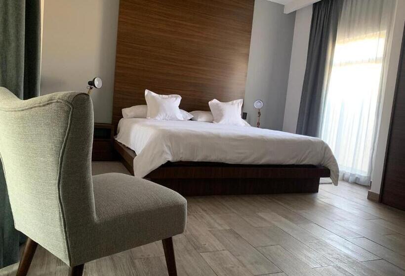 اتاق لوکس با تخت بزرگ, Diana