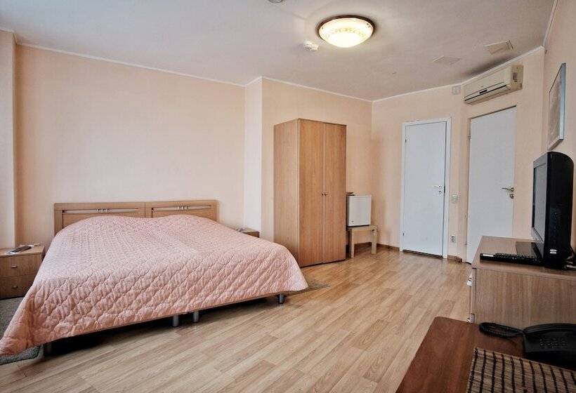 غرفة قياسية مزوَّدة بشُرفة, Donjon