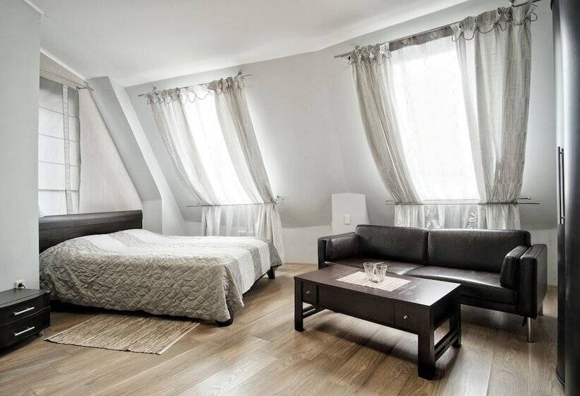 جناح جونيور, Donjon