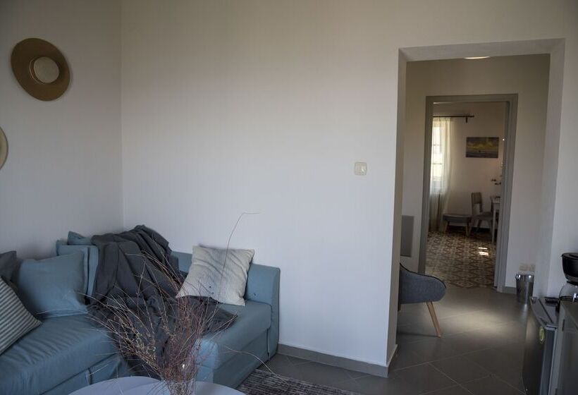 Family Suite, Paradosiako Saratsi   Traditional Guest House