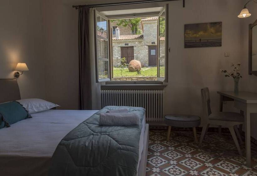 Family Suite, Paradosiako Saratsi   Traditional Guest House