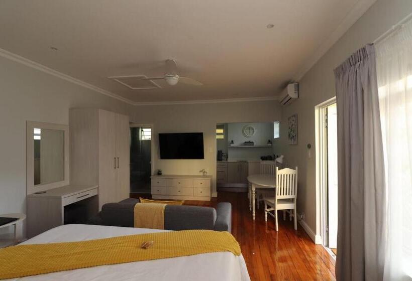 חדר משפחתי דלוקס, On The Bay