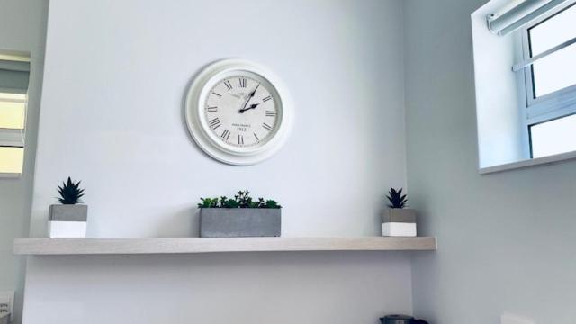 חדר משפחתי דלוקס, On The Bay