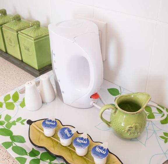 חדר דלוקס, On The Bay