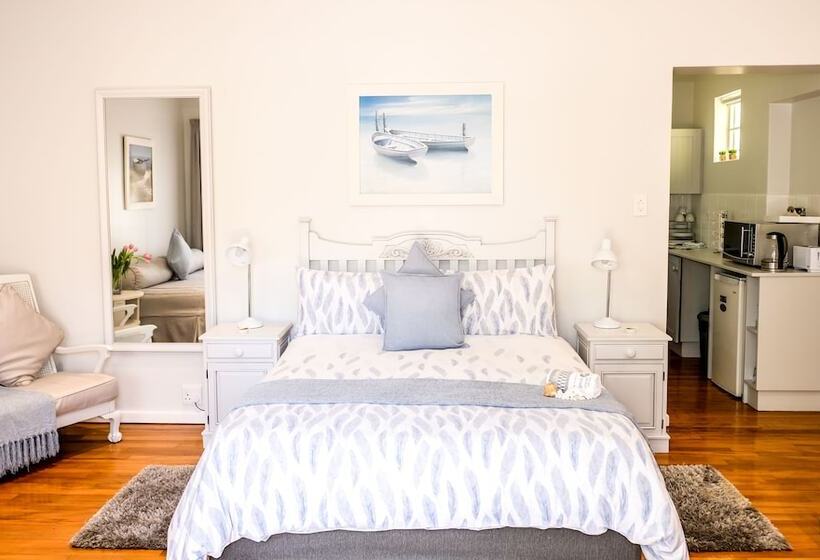 חדר משפחתי, On The Bay