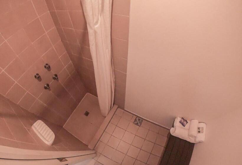 غرفة قياسية, Folk Suites