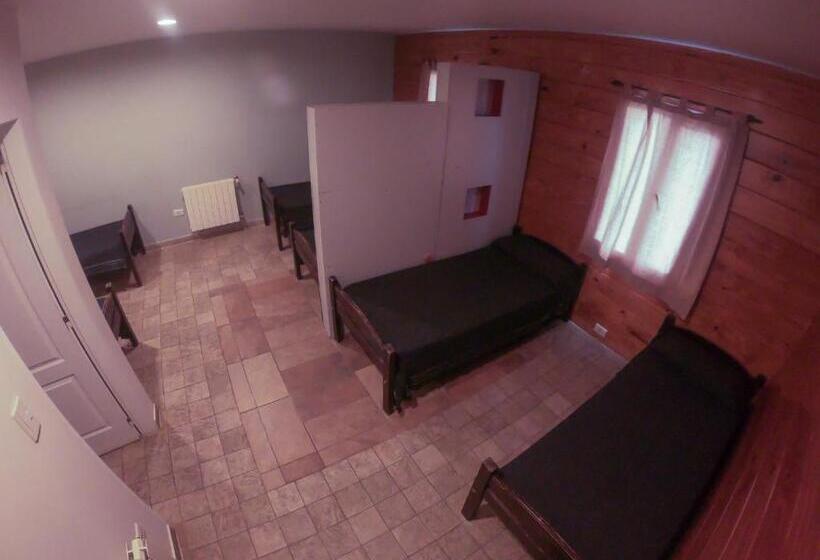 سرير فى غرفة مشتركه, Folk Suites