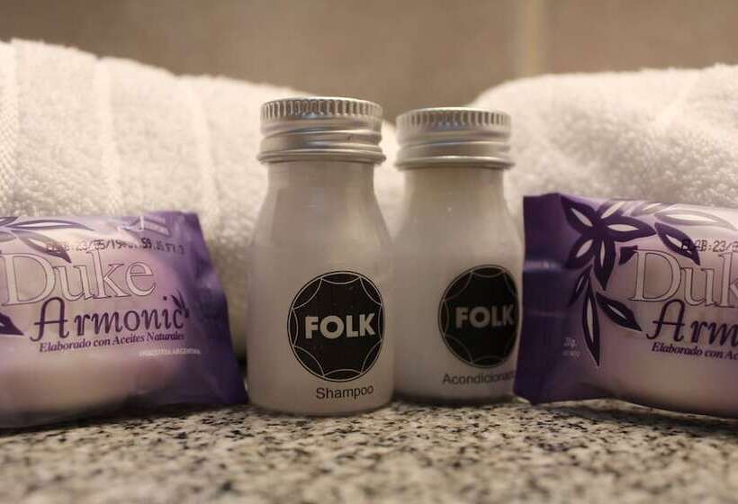 غرفة سوبيريور ثلاثية, Folk Suites