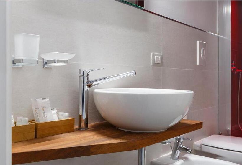 חדר סטנדרט לארבעה, Minimal Rooms