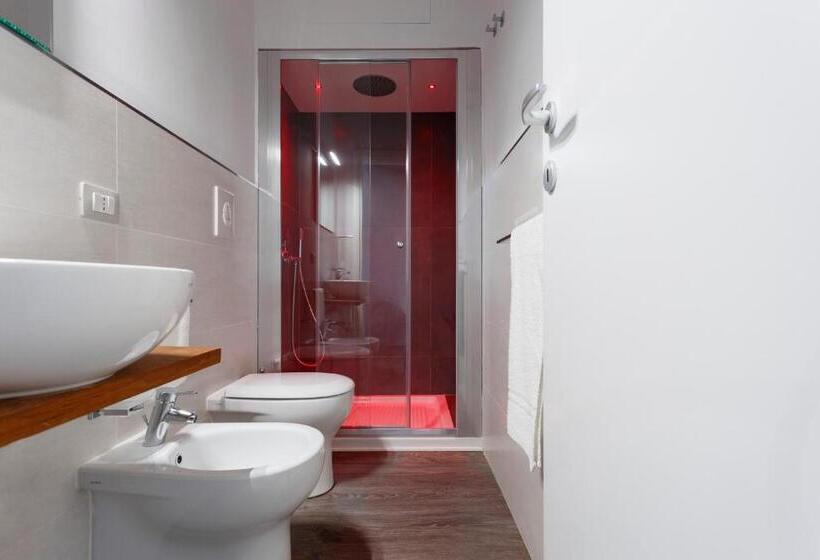 חדר סטנדרט לארבעה, Minimal Rooms